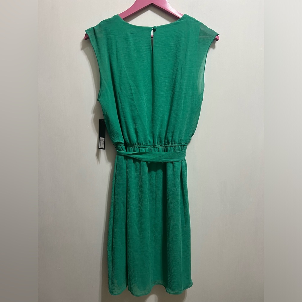Green dress - Picture 2 of 7